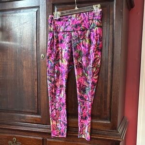 lululemon Womens’s  Pink Multi-Color Abstract Print cropped Leggings in size8